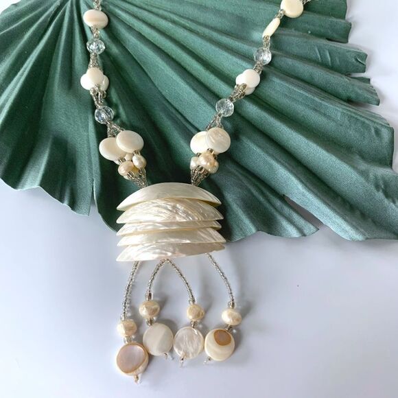 Mother of Pearl Shell Tassel Pendant Necklace - Picture 2 of 5
